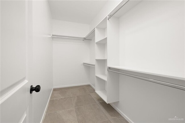 Building Photo - 16 S Links Dr