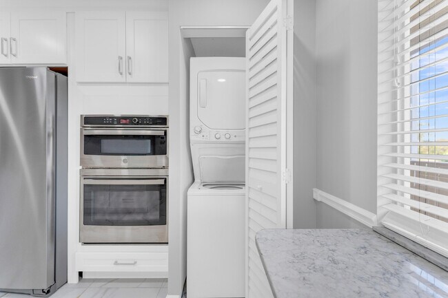 Building Photo - 7192 Huntington Ln