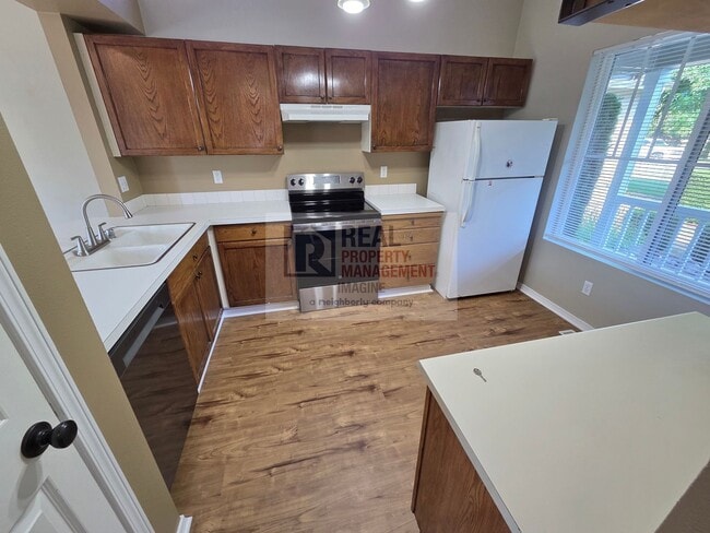 Building Photo - Check out this wonderful 3.0 bedroom, 2.0 ...