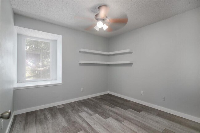 Building Photo - 6400 Avery Island Ave