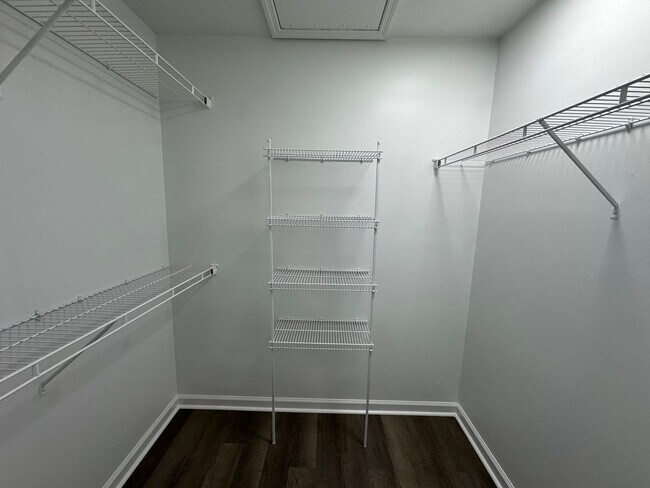 Building Photo - UPDATED TOWNHOME IN EVANS