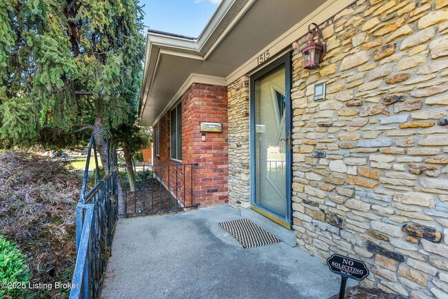 Building Photo - 1515 Vivian Ln