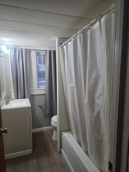 bath - 57 Ellsworth St