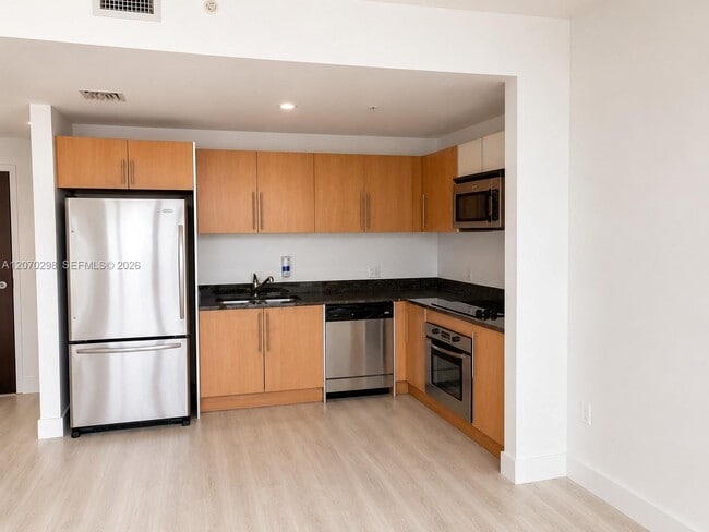 Building Photo - 300 S Biscayne Blvd