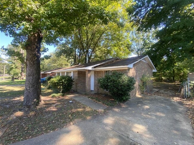 Building Photo - 4113 Piedmont Dr