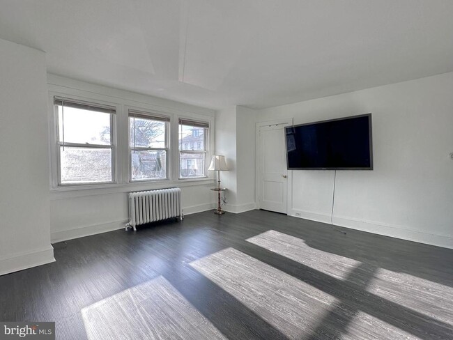 Building Photo - 411 Burmont Rd