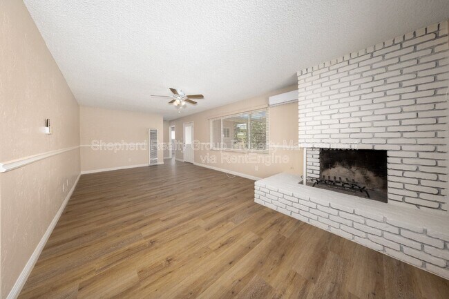 Building Photo - 6574 Valley Dr