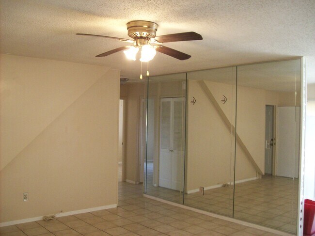 Building Photo - 75 Baldwin Ln
