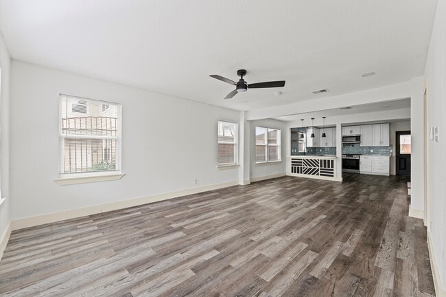 Building Photo - 2105 Sheridan St