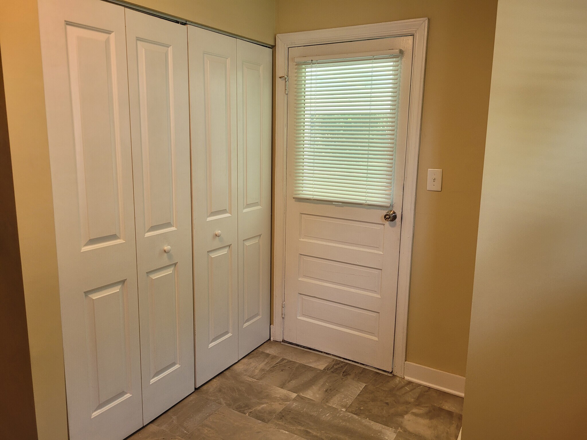 Building Photo - 21612 Hudson St