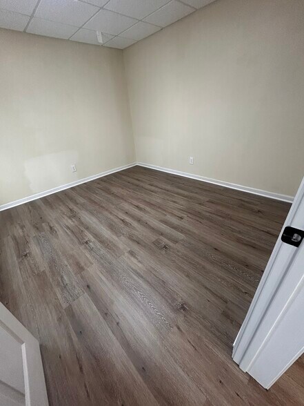 bedroom 2 - 2002 Fairbrook Ln