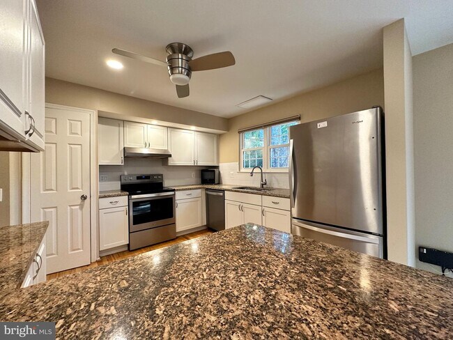 Building Photo - 6123 Martins Landing Ct