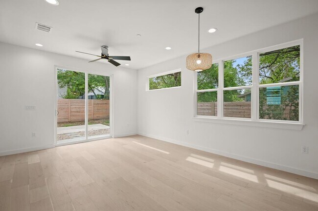 Building Photo - 5305 Ledesma Rd