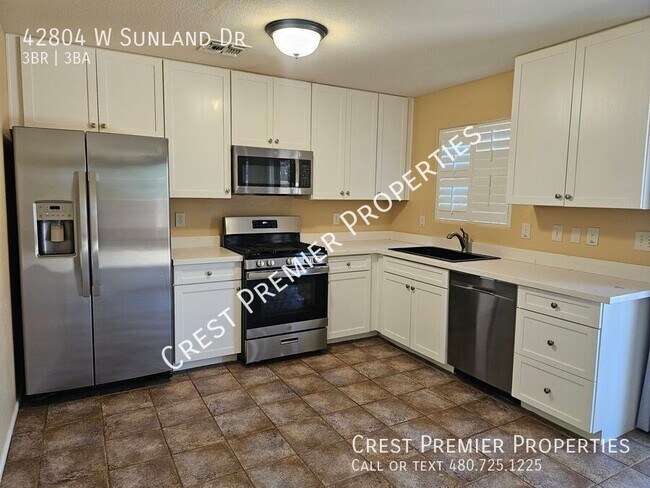 Building Photo - 42804 W Sunland Dr