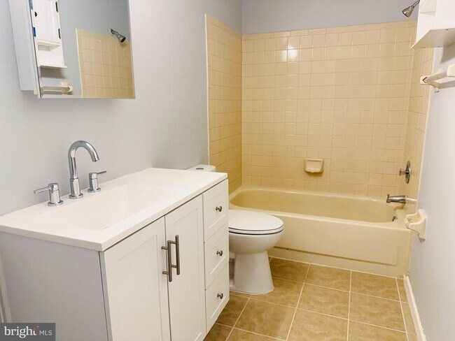 Building Photo - 4405 Waterperry Ct