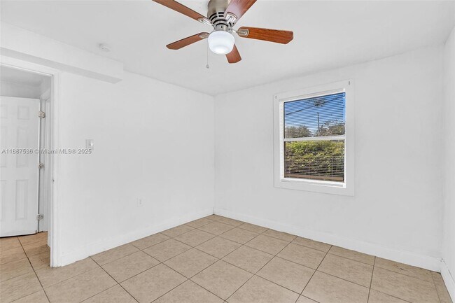 Building Photo - 2800 NW 6th Ct