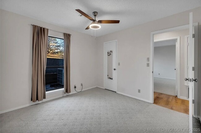 Building Photo - Gorgeous Condo in The Gated Community of The Timbers!