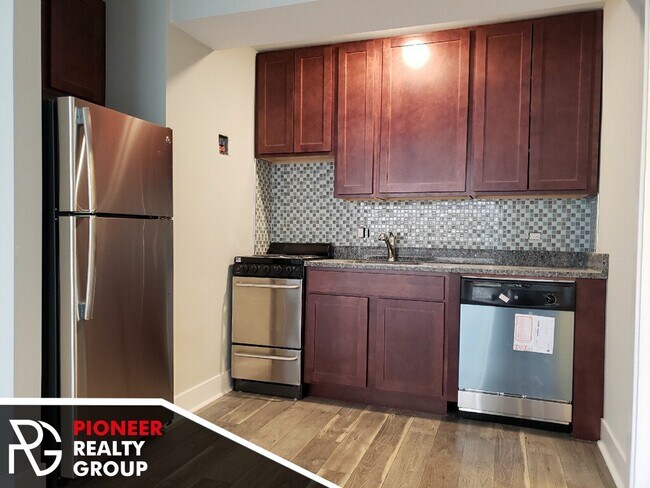 Building Photo - High rise in Lakeview East