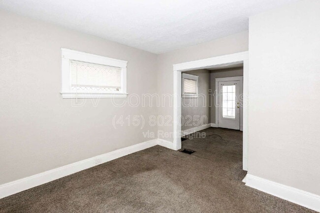 Building Photo - 3390 E 135th St