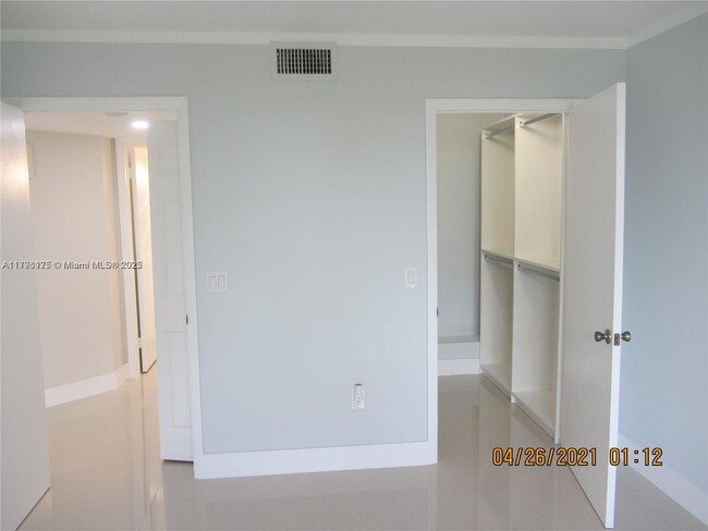Building Photo - 8343 Lake Dr