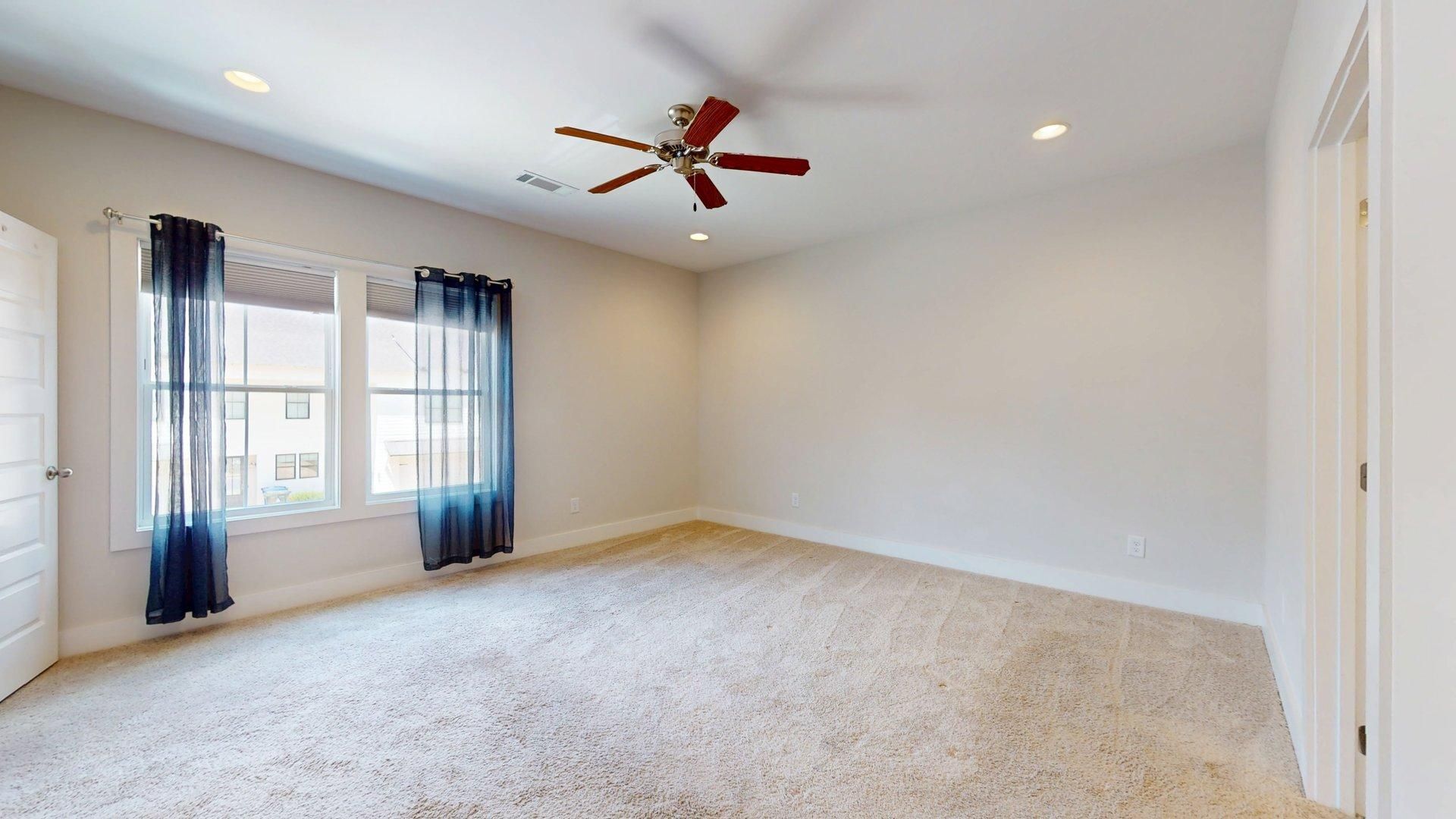 Building Photo - Owens Crossing Townhome