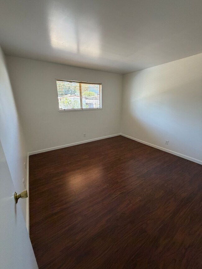Building Photo - 5333 Parejo Dr