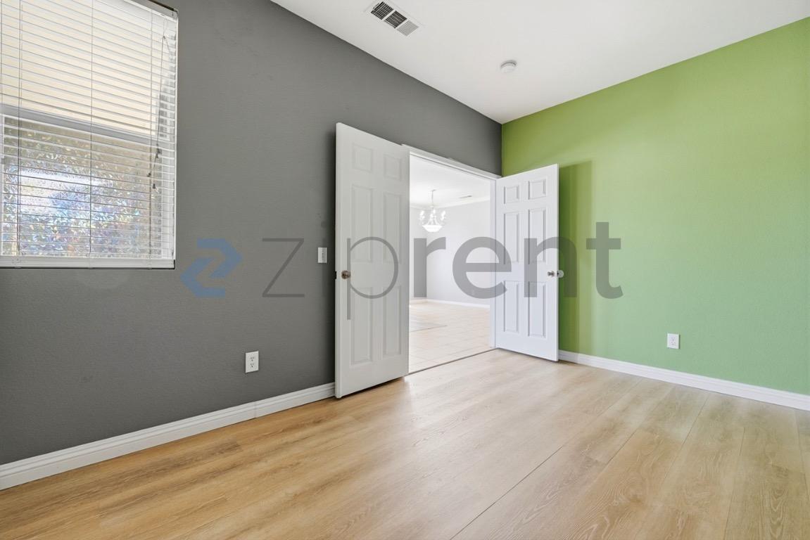 Building Photo - Unit