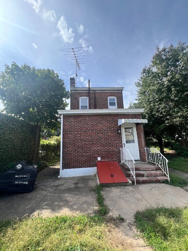 Building Photo - 838 Smith St