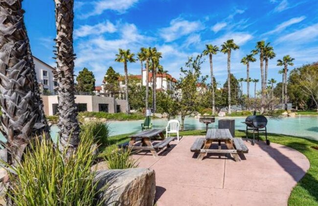 Building Photo - 5605 Friars Rd