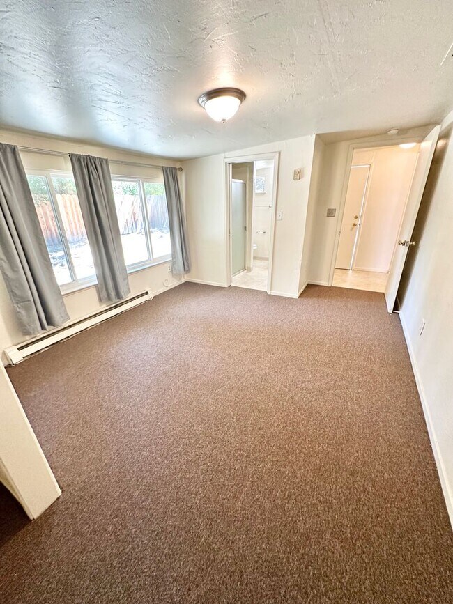 Building Photo - Super close to UC Davis and University Shopping mall-- 4 bedrooms and 2 bathrooms