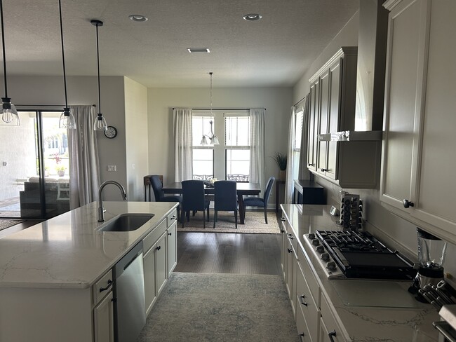 Building Photo - 2546 Kamin Dr