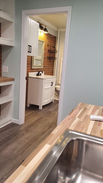 Building Photo - 2412 Jacqueline Cir