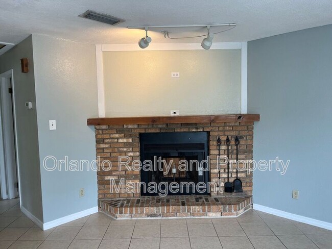 Building Photo - 1239 E Ridgewood St