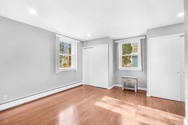 Primary Room - 27 Hillcrest Rd