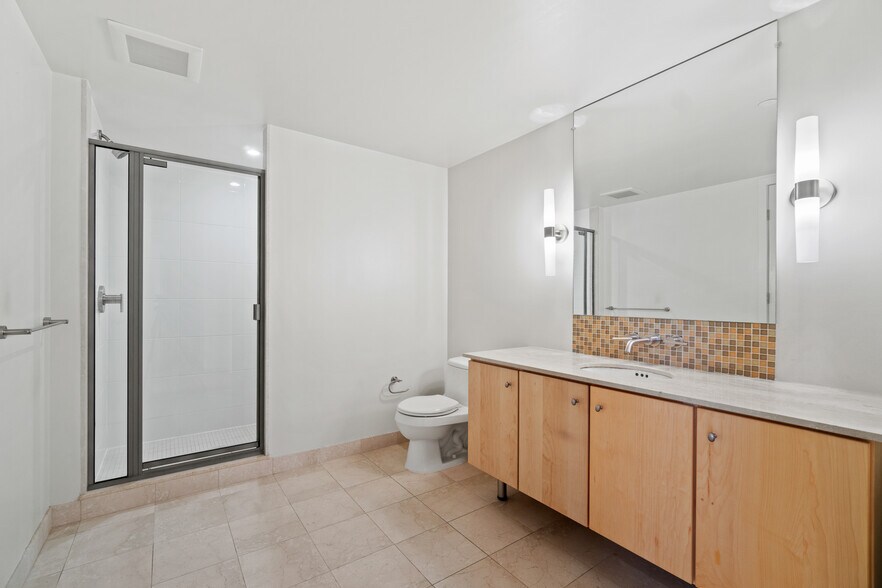 Large bathroom with shower and built -in bench. - 1025 1st St SE
