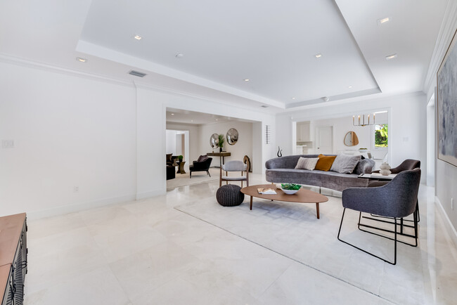 Building Photo - 6925 Tordera St