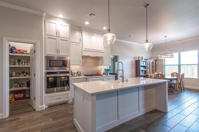 Building Photo - 2244 E Kellan Ct Terrace