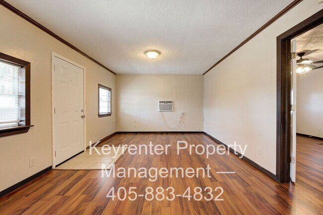 Building Photo - 3607 SW 12th St