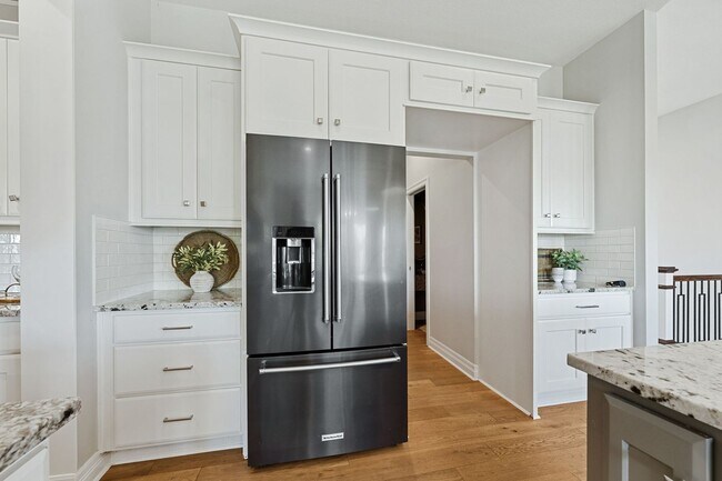 Building Photo - Luxury Home - Month-to-Month or 6-month Le...