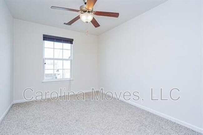 Building Photo - 414 Christiane Way
