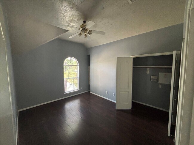 Building Photo - 12823 Dadebrook Ct