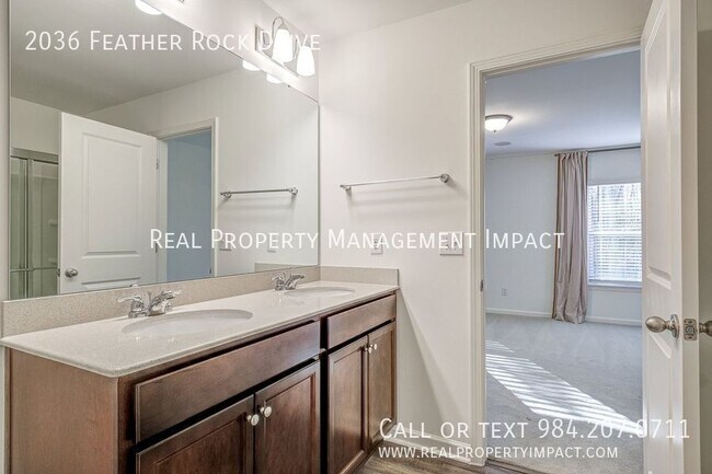 Building Photo - 2036 Feather Rock Dr