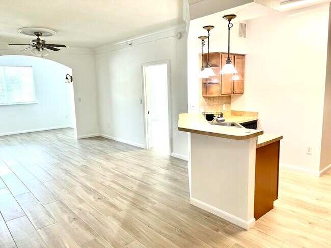 Building Photo - 9833 Baywinds Blvd