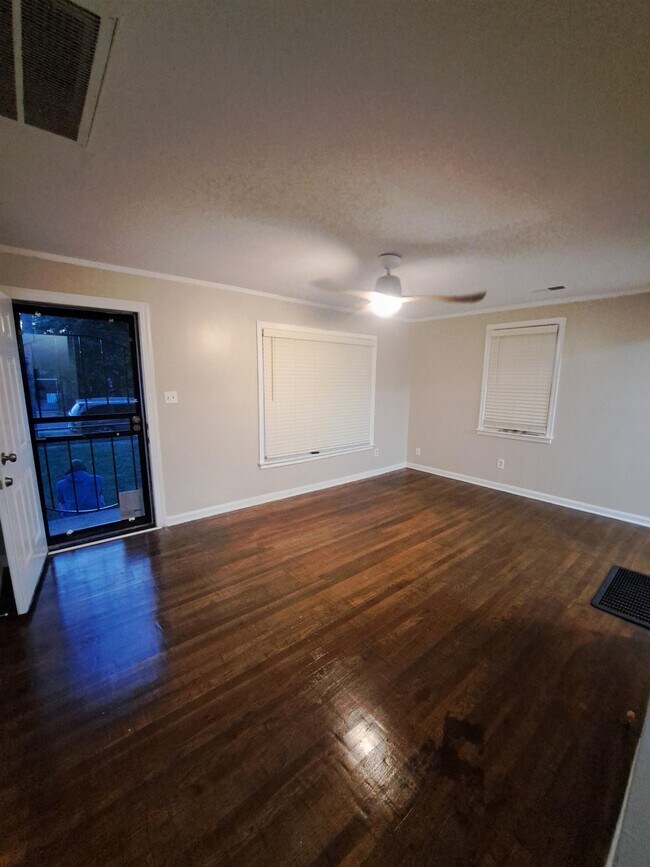 Building Photo - 1590 Latham St