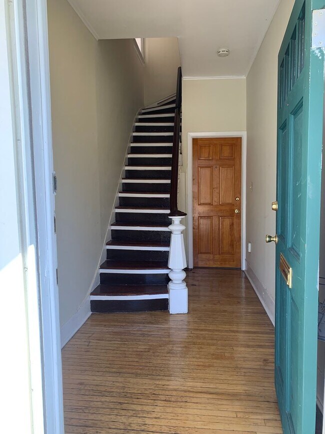 Building Photo - 142 Walnut St