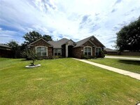 Building Photo - 710 Wolf Creek