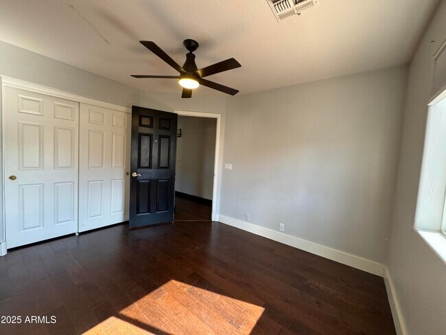 Building Photo - 3201 E Desert Flower Ln