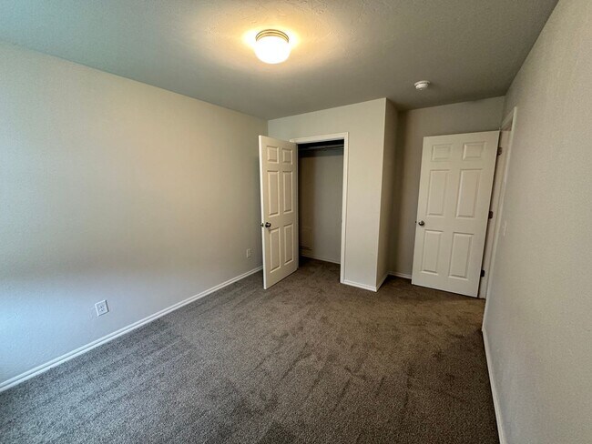 Building Photo - 3 Bed, 2 Bath Home for Rent in Yukon