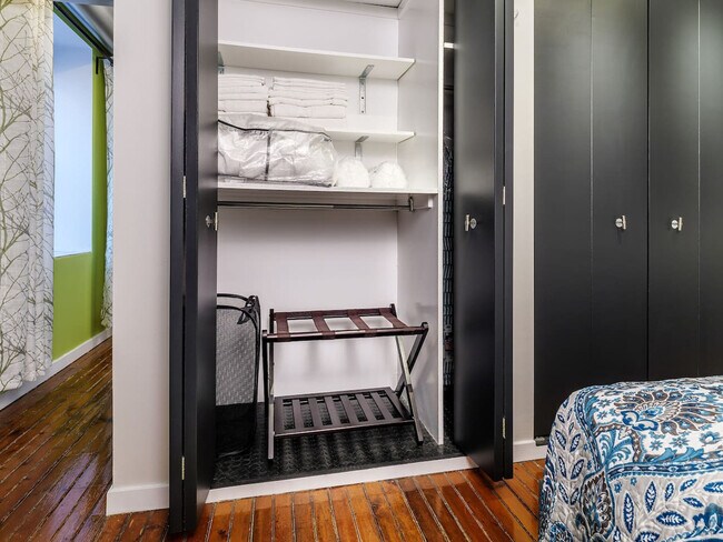 Building Photo - 219 Vine St