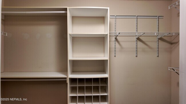 Building Photo - 1060 Beckingham Dr
